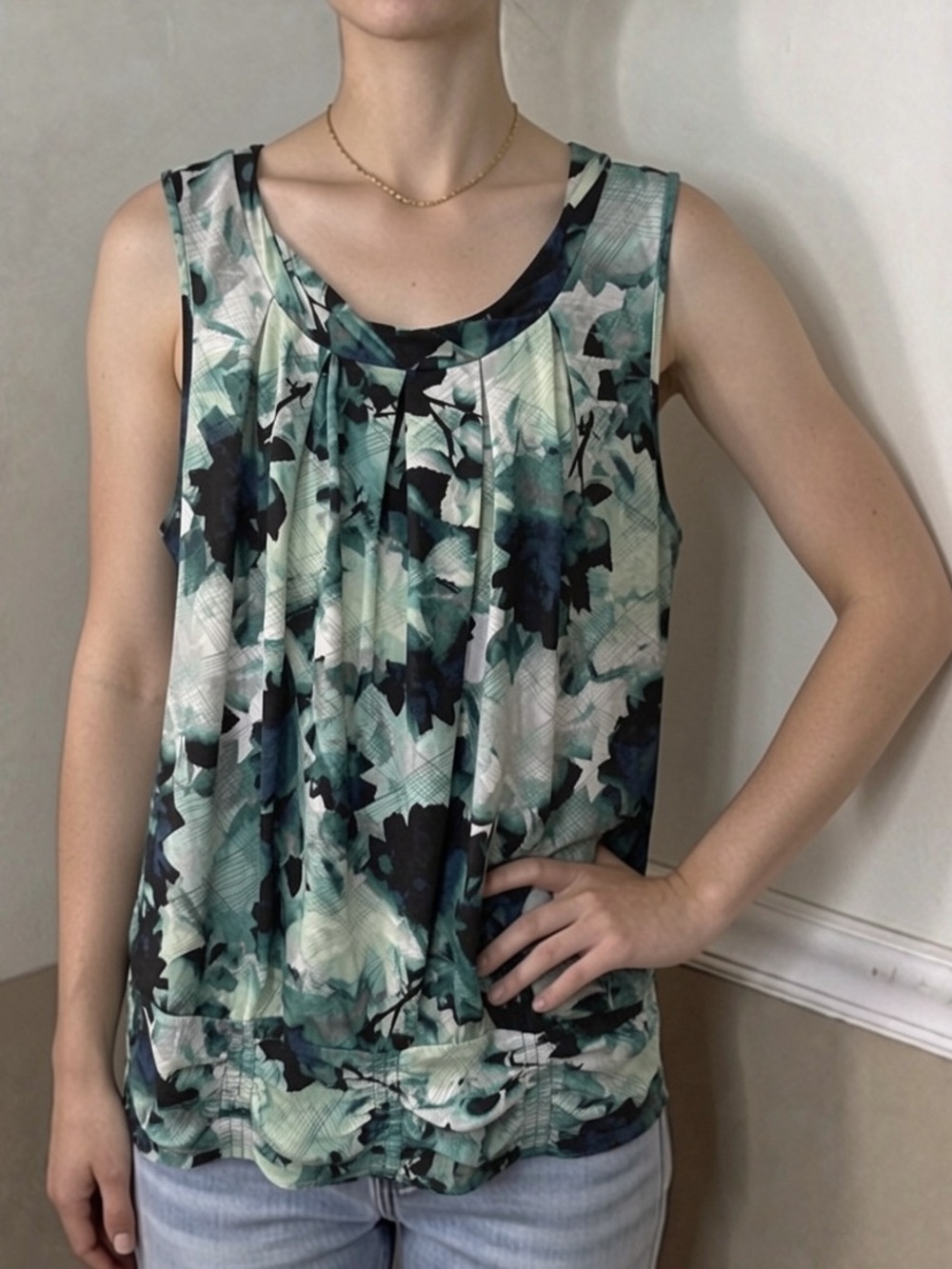 ❤️ 5 for $20! Worthington Green and Black Floral Pleated Tank